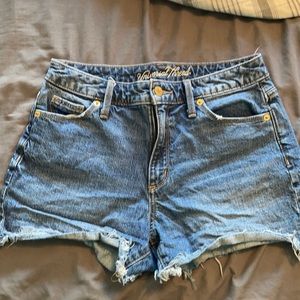 Universal Thread size 4 shorts